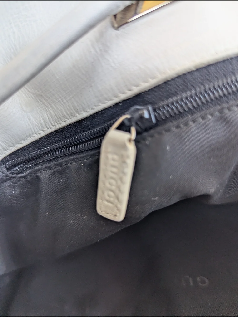 Gucci White Leather Drawstring Hobo with Front Zip